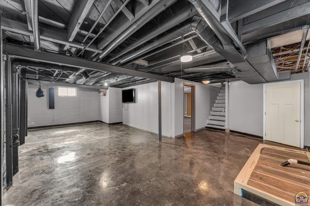 3246 SW Sena DR, Topeka, KS 66604