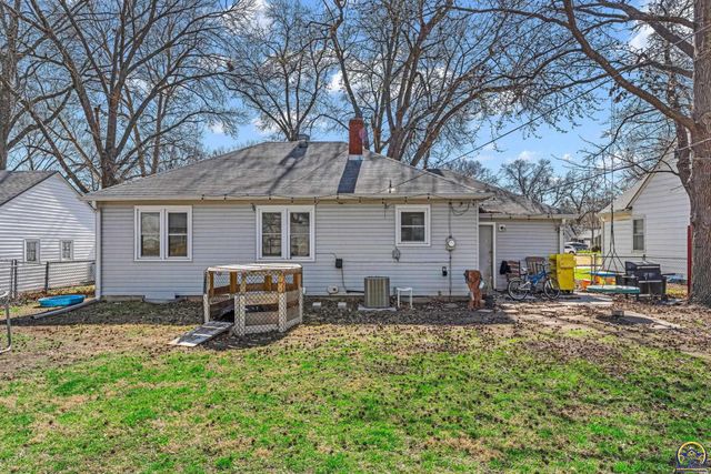 3246 SW Sena DR, Topeka, KS 66604