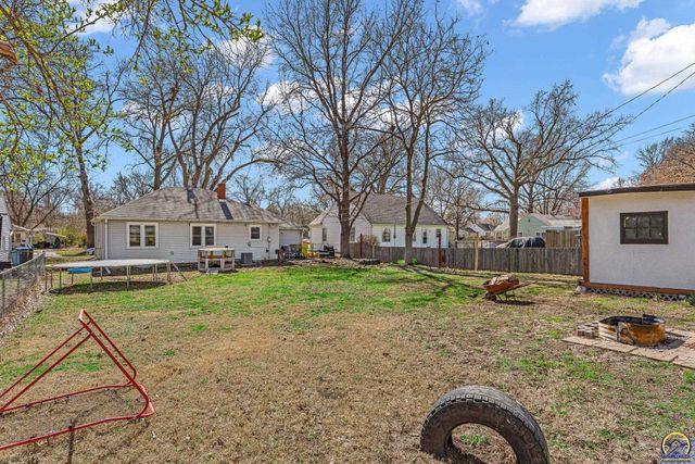 3246 SW Sena DR, Topeka, KS 66604