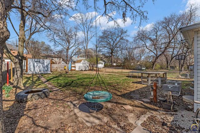 3246 SW Sena DR, Topeka, KS 66604