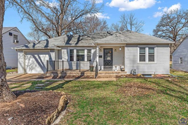 3246 SW Sena DR, Topeka, KS 66604