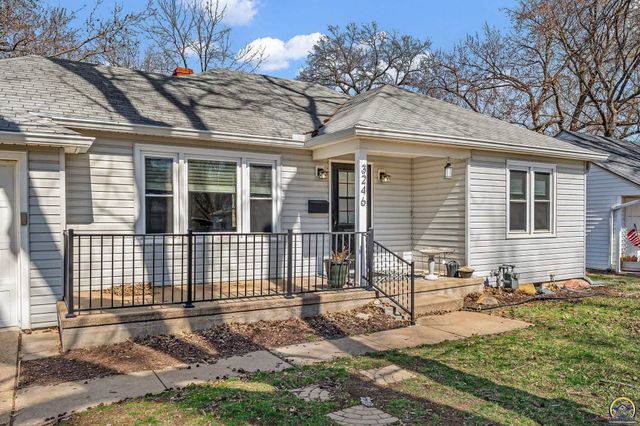 3246 SW Sena DR, Topeka, KS 66604