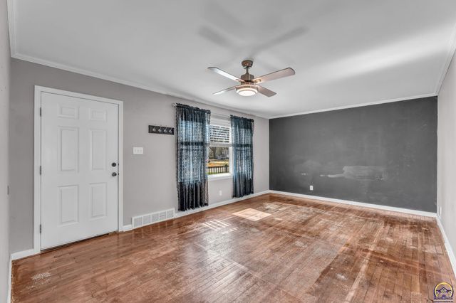 3246 SW Sena DR, Topeka, KS 66604