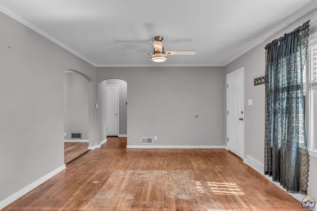 3246 SW Sena DR, Topeka, KS 66604