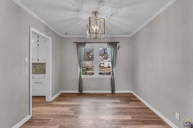 3246 SW Sena DR, Topeka, KS 66604