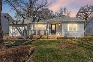 3246 SW Sena DR, Topeka, KS 66604