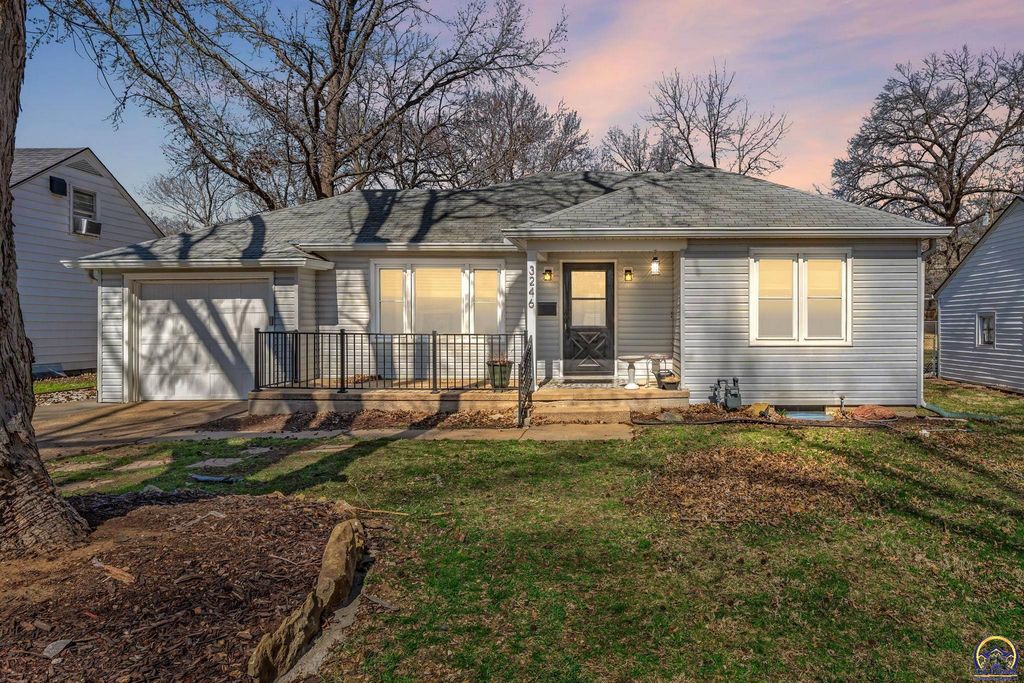 3246 SW Sena DR, Topeka, KS 66604