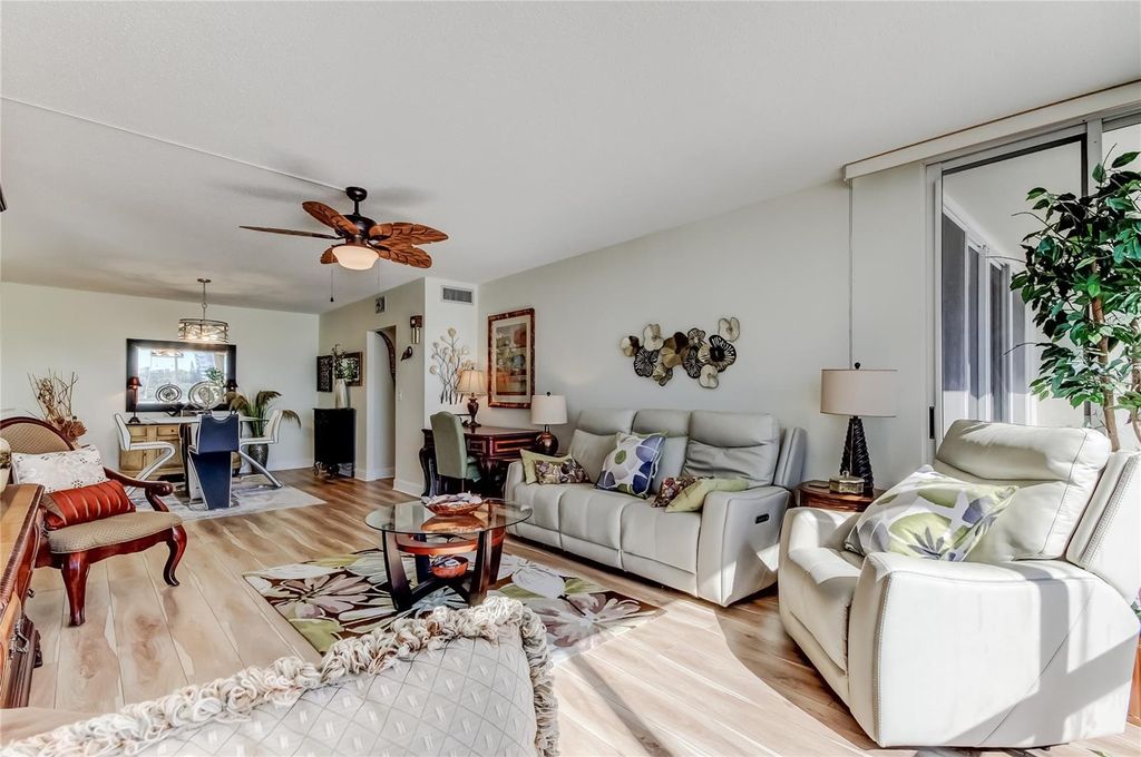 Image 13 of property listing at 100 PIERCE STREET 305, Clearwater, FL 33756