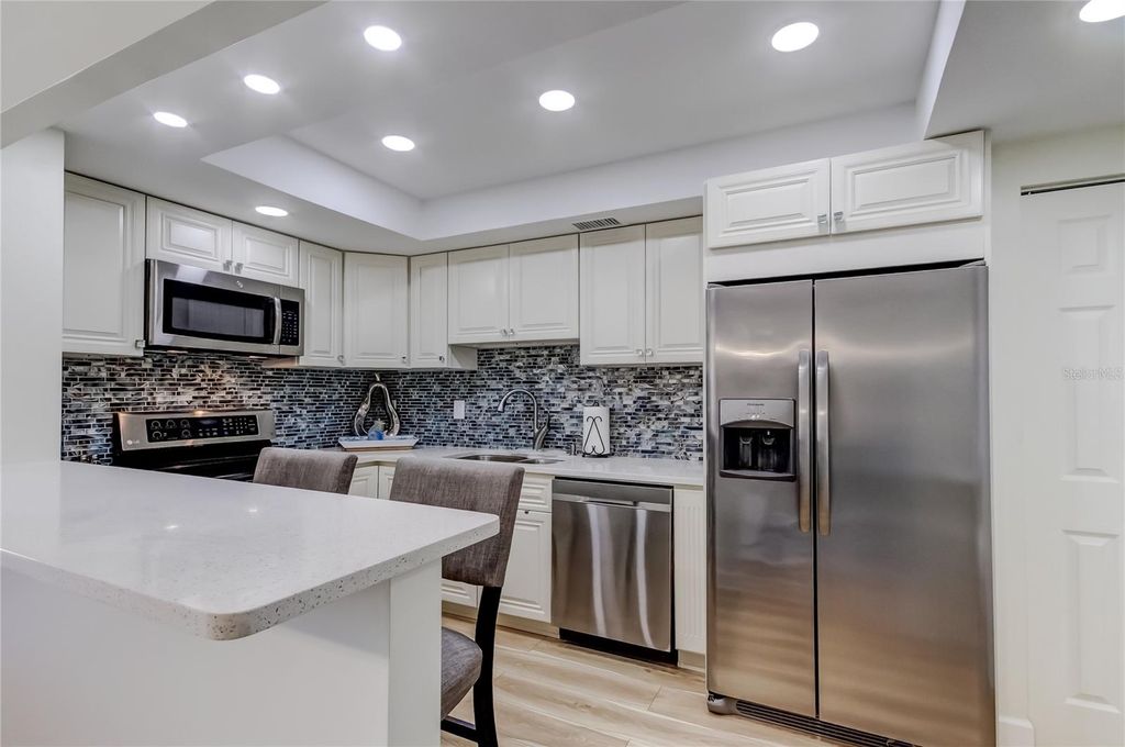 Image 15 of property listing at 100 PIERCE STREET 305, Clearwater, FL 33756