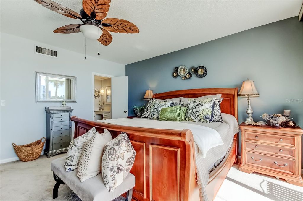 Image 19 of property listing at 100 PIERCE STREET 305, Clearwater, FL 33756