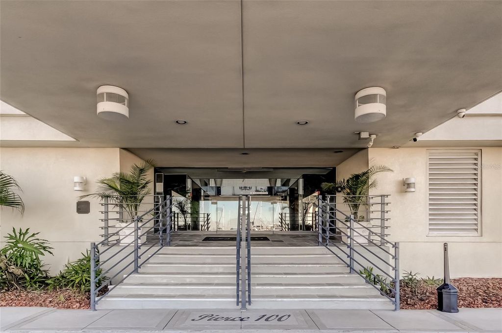 Image 25 of property listing at 100 PIERCE STREET 305, Clearwater, FL 33756