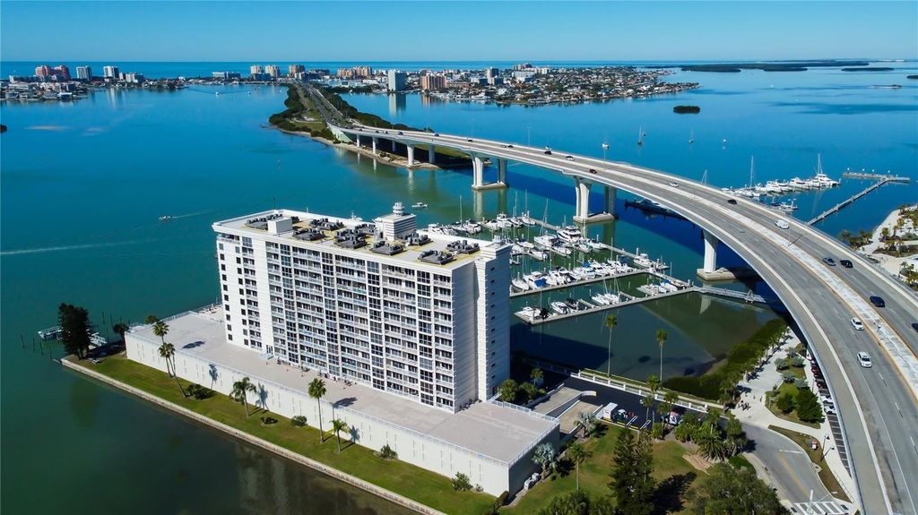 Image 36 of property listing at 100 PIERCE STREET 305, Clearwater, FL 33756