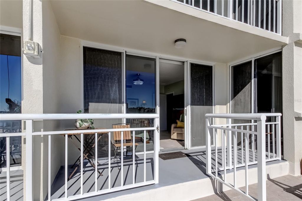 Image 5 of property listing at 100 PIERCE STREET 305, Clearwater, FL 33756