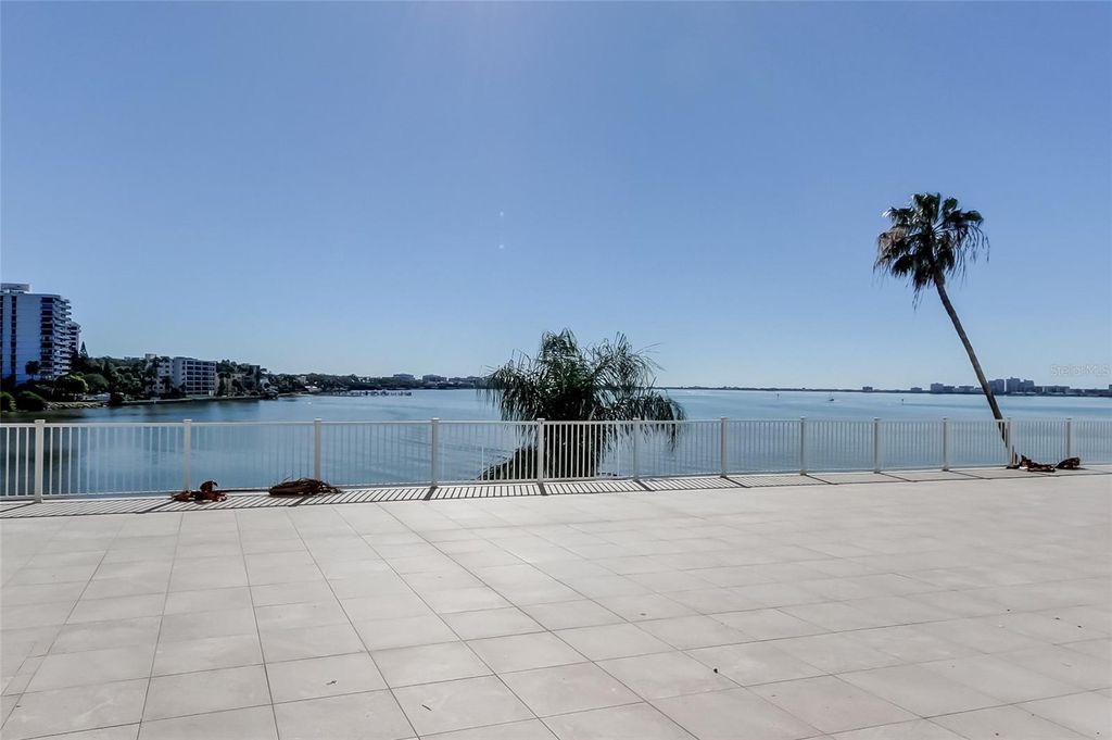 Image 6 of property listing at 100 PIERCE STREET 305, Clearwater, FL 33756