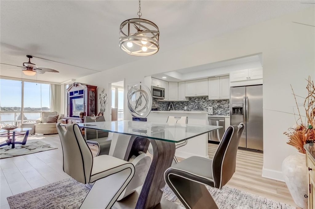 Image 8 of property listing at 100 PIERCE STREET 305, Clearwater, FL 33756