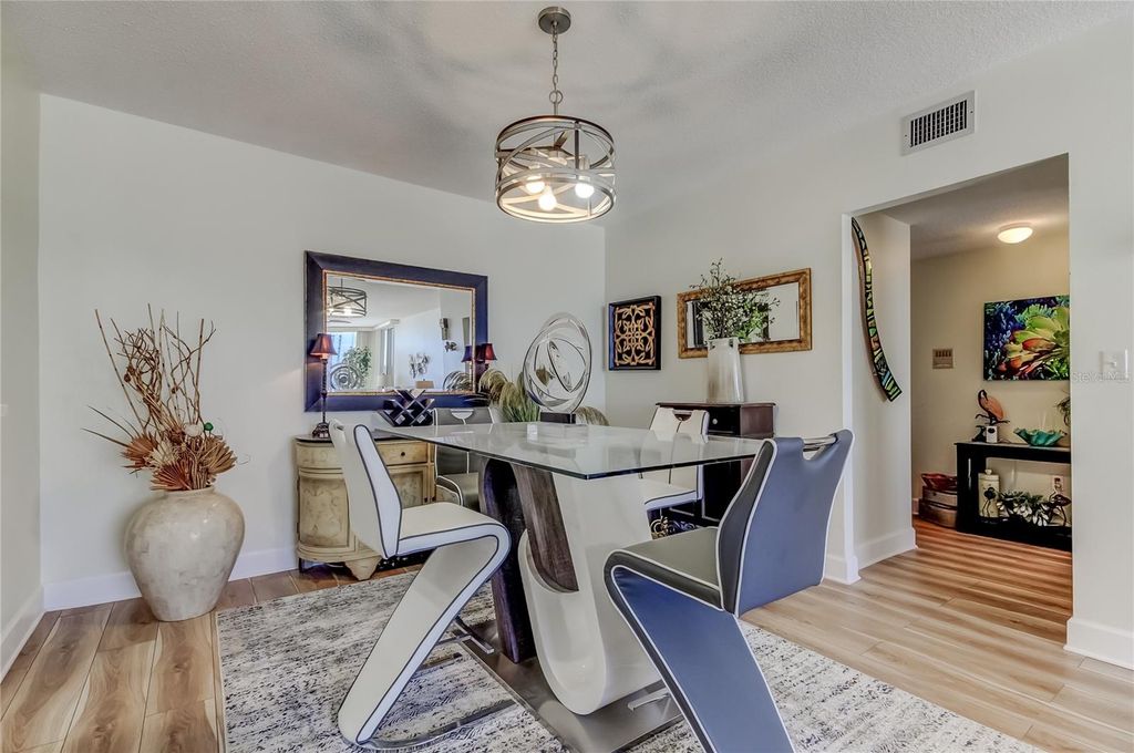 Image 9 of property listing at 100 PIERCE STREET 305, Clearwater, FL 33756