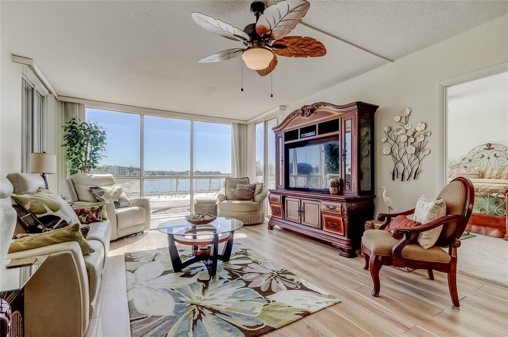 Image 10 of property listing at 100 PIERCE STREET 305, Clearwater, FL 33756