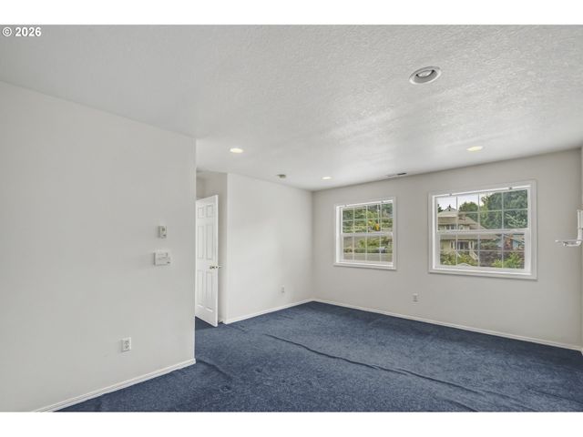 405 Ne 86TH Ave, Portland, OR 97220