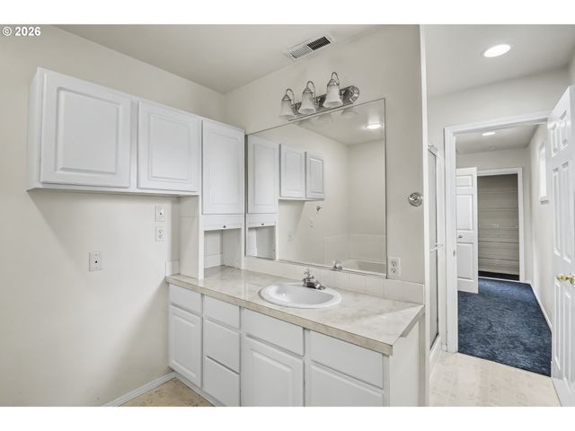 405 Ne 86TH Ave, Portland, OR 97220