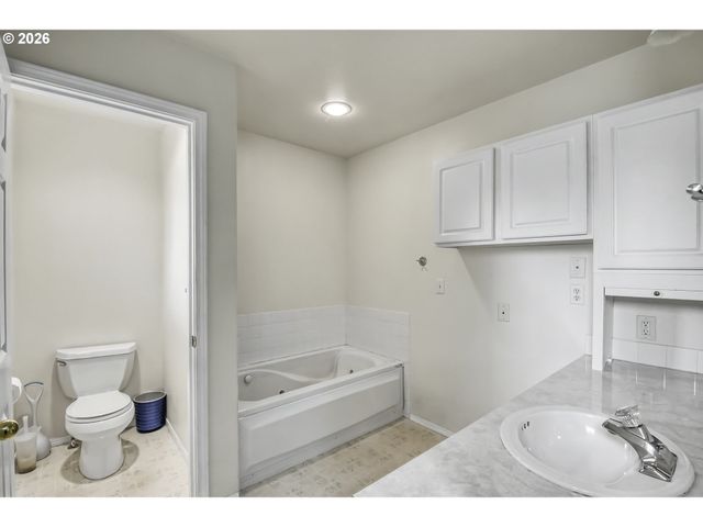 405 Ne 86TH Ave, Portland, OR 97220