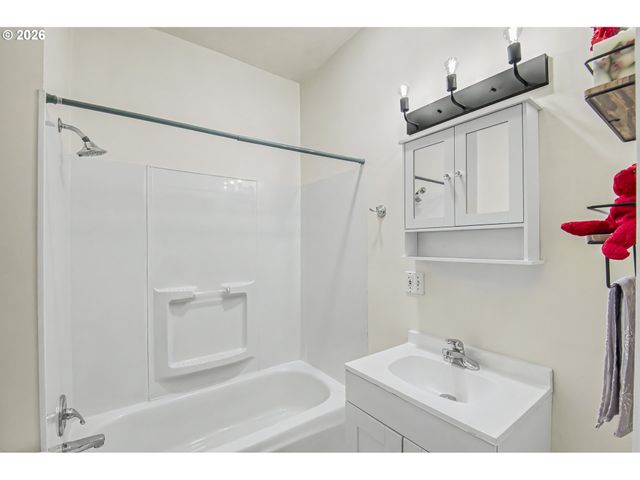 405 Ne 86TH Ave, Portland, OR 97220