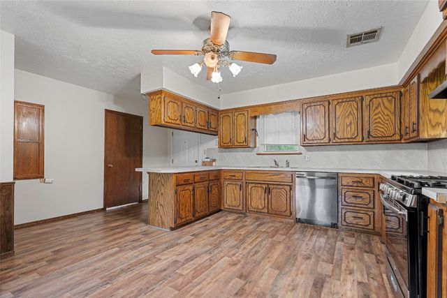 702 S Severs Avenue, Wynnewood, OK 73098