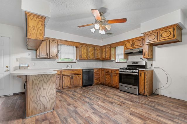 702 S Severs Avenue, Wynnewood, OK 73098