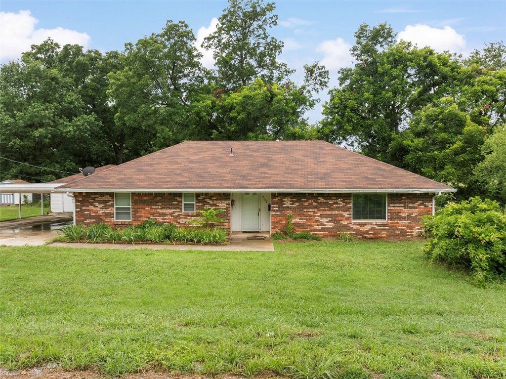 702 S Severs Avenue, Wynnewood, OK 73098