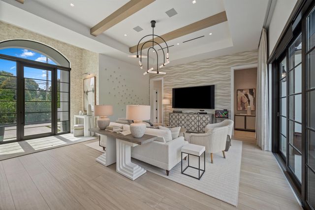 1634 N SWINTON Avenue, Delray Beach, FL 33444