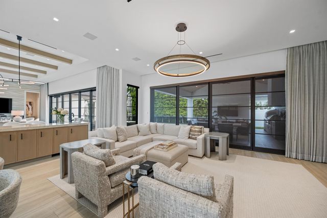 1634 N SWINTON Avenue, Delray Beach, FL 33444