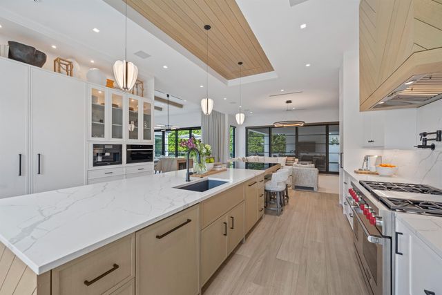 1634 N SWINTON Avenue, Delray Beach, FL 33444
