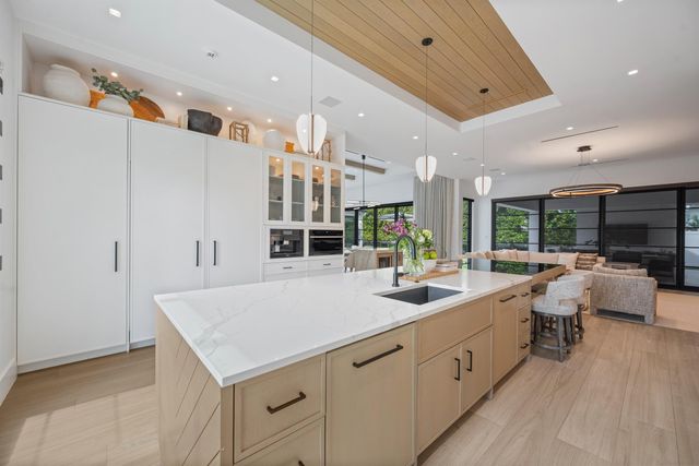 1634 N SWINTON Avenue, Delray Beach, FL 33444