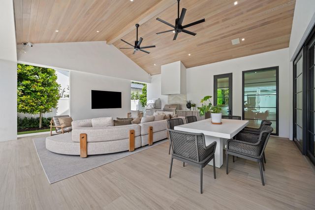 1634 N SWINTON Avenue, Delray Beach, FL 33444