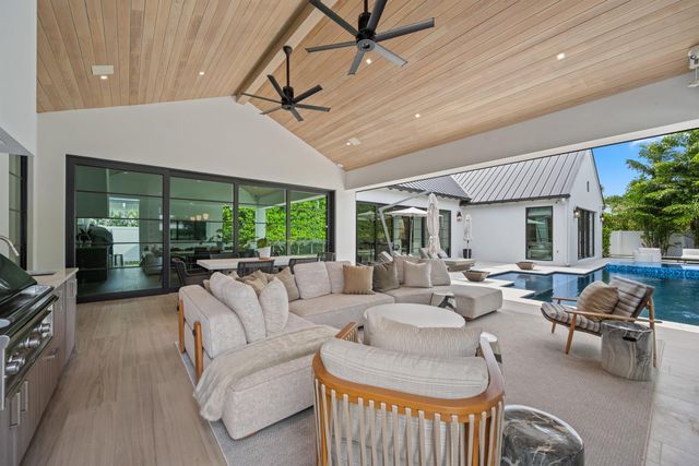 1634 N SWINTON Avenue, Delray Beach, FL 33444