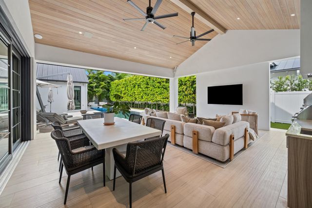 1634 N SWINTON Avenue, Delray Beach, FL 33444
