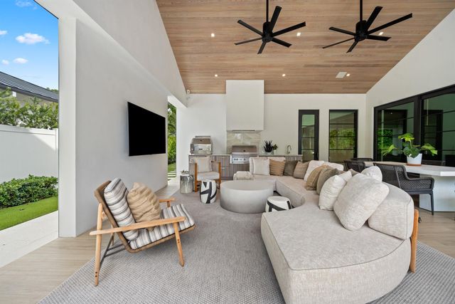 1634 N SWINTON Avenue, Delray Beach, FL 33444