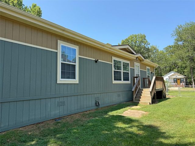 181 Willow Oak Lane, Point Blank, TX 77364