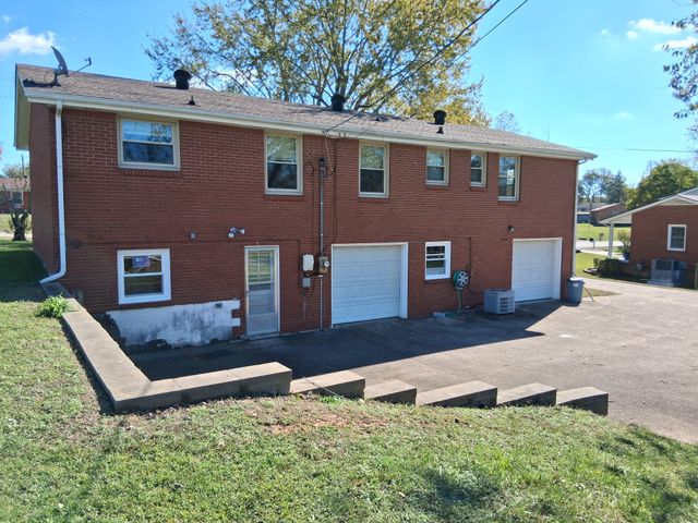 552 Paula Dr, Clarksville, TN 37042