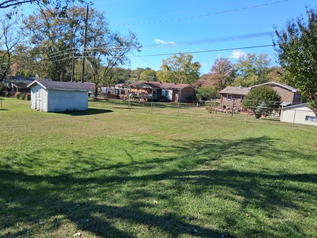 552 Paula Dr, Clarksville, TN 37042