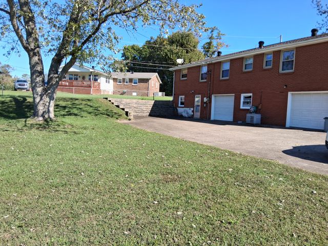 552 Paula Dr, Clarksville, TN 37042