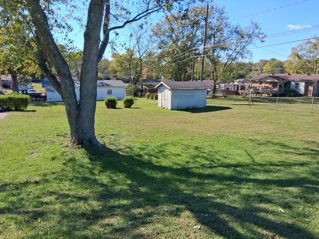 552 Paula Dr, Clarksville, TN 37042