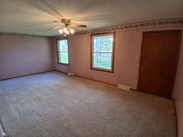 552 Paula Dr, Clarksville, TN 37042