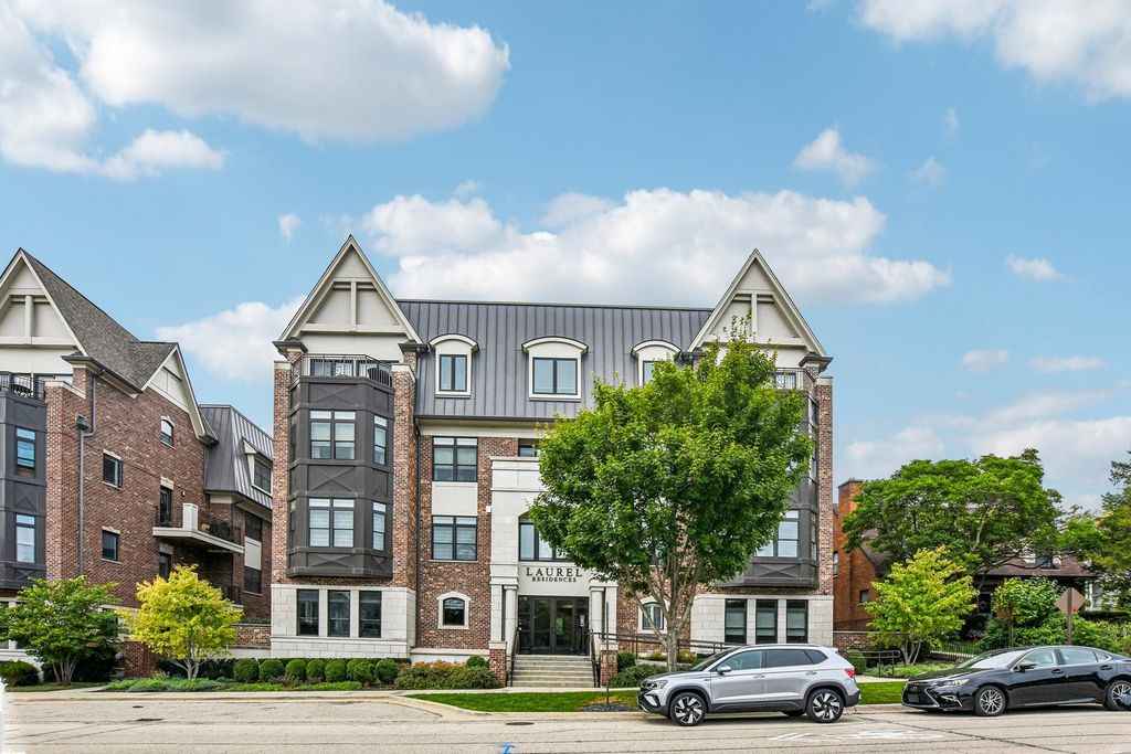 815 Laurel Avenue 106, Highland Park, IL 60035 — photo 2