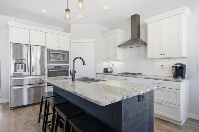 1465 Shawnas Place S, Fargo, ND 58104