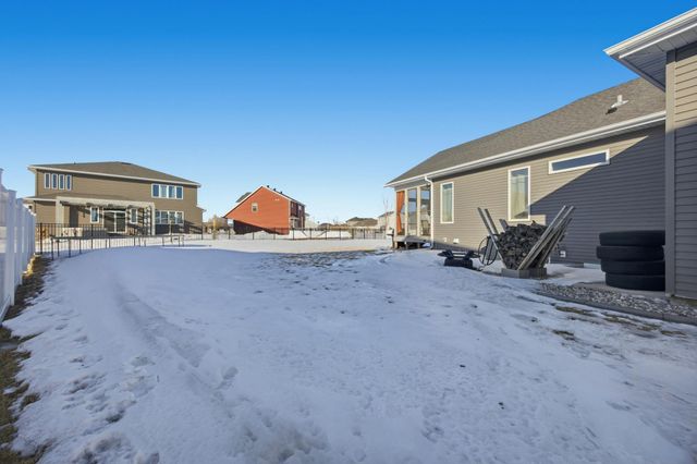 1465 Shawnas Place S, Fargo, ND 58104