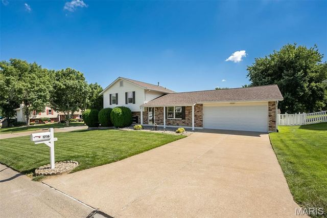 1716 Sun Drop Drive, St Charles, MO 63303