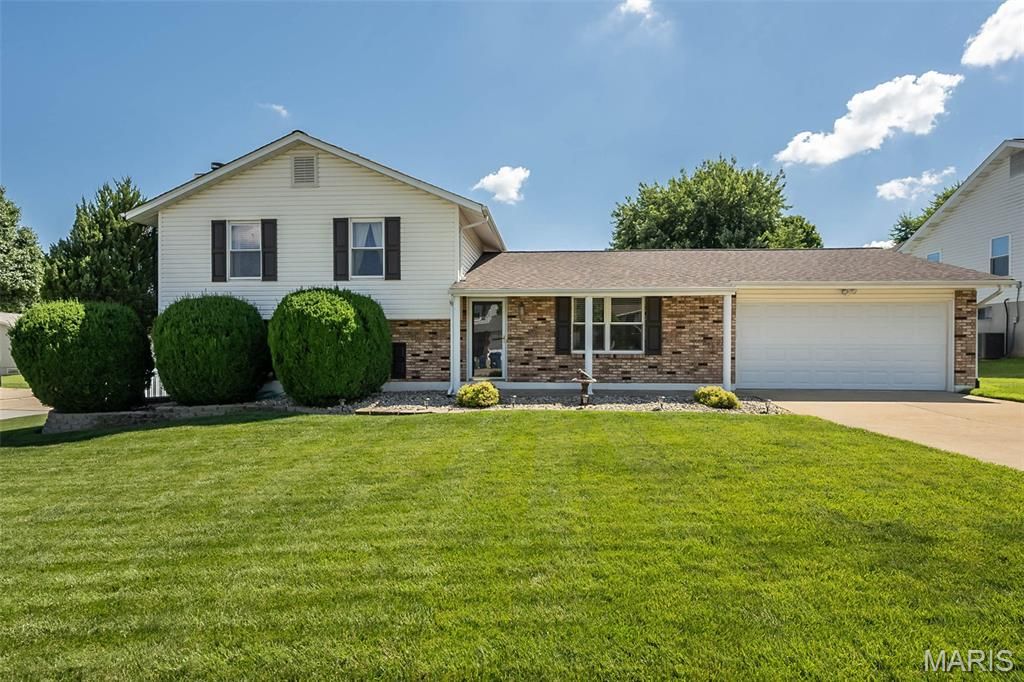 1716 Sun Drop Drive, St Charles, MO 63303