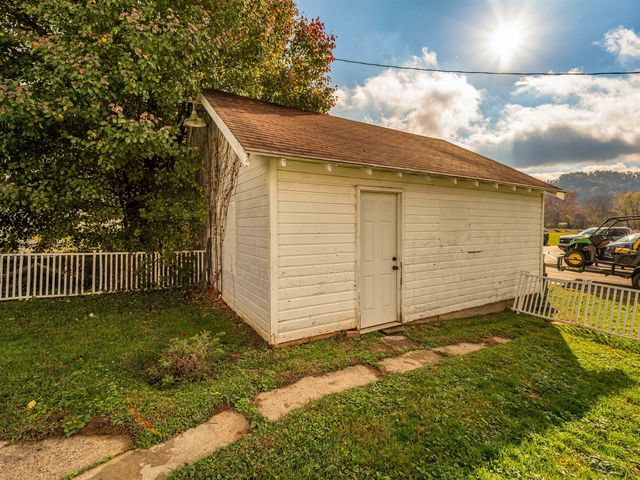 15026 US Rt. 60, Milton, WV 25541