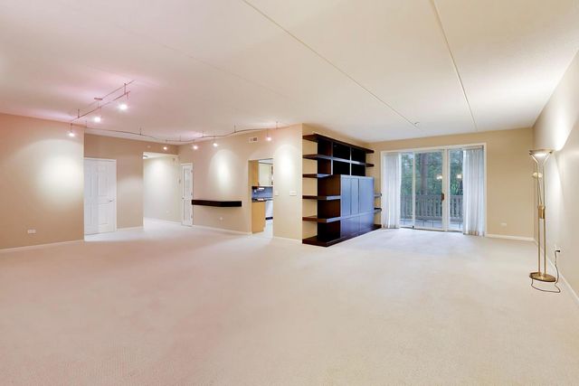 940 Augusta Way 105, Highland Park, IL 60035