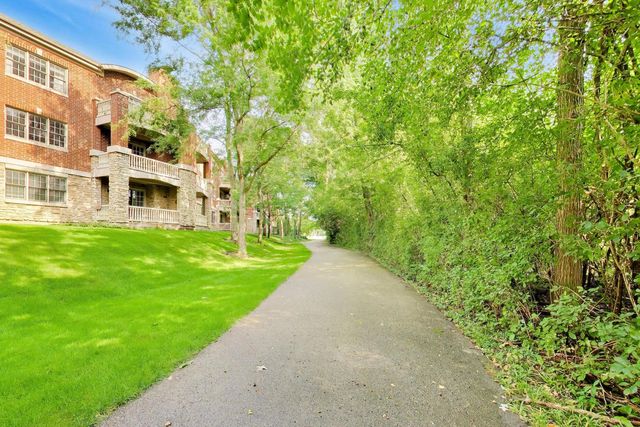 940 Augusta Way 105, Highland Park, IL 60035